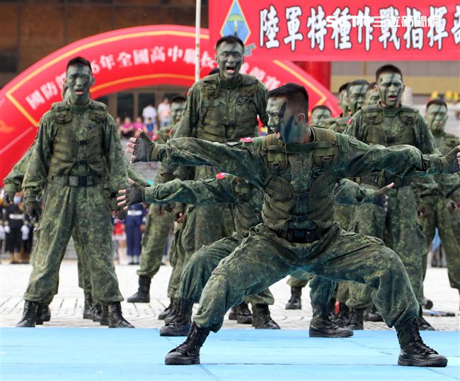 陸軍特戰健兒個個身懷絕技面對敵人殺無赦。（記者邱榮吉/攝影）