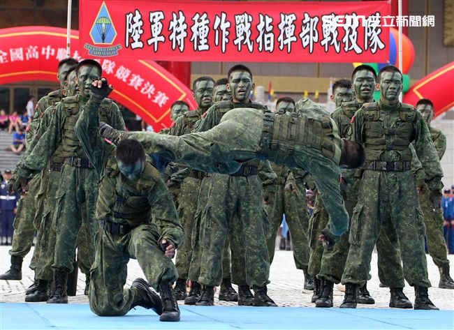陸軍特戰健兒個個身懷絕技面對敵人殺無赦。（記者邱榮吉/攝影）