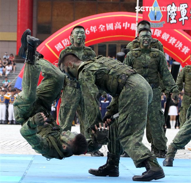 陸軍特戰健兒個個身懷絕技面對敵人殺無赦。（記者邱榮吉/攝影）