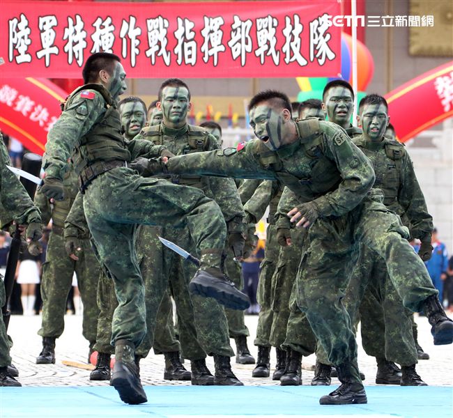 陸軍特戰健兒個個身懷絕技面對敵人殺無赦。（記者邱榮吉/攝影）