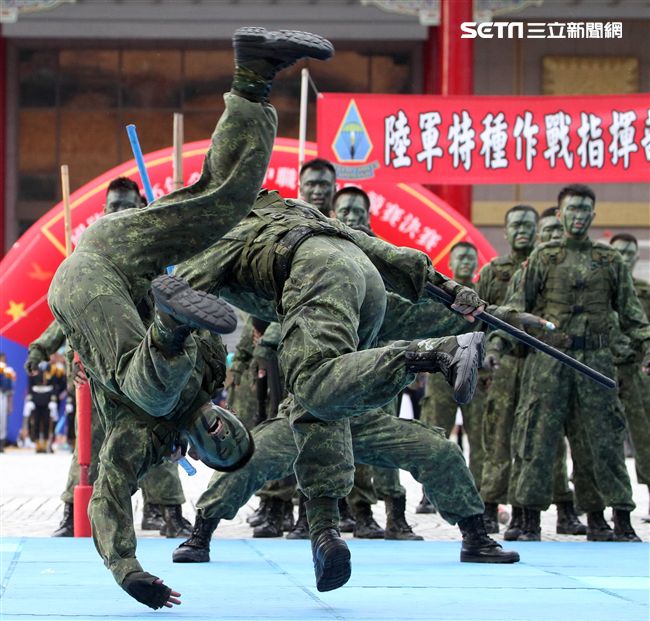 陸軍特戰健兒個個身懷絕技面對敵人殺無赦。（記者邱榮吉/攝影）