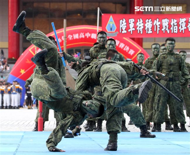 陸軍特戰健兒個個身懷絕技面對敵人殺無赦。（記者邱榮吉/攝影）