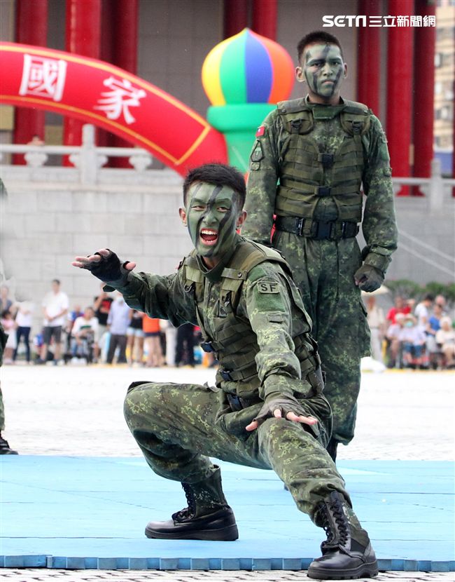 陸軍特戰健兒個個身懷絕技面對敵人殺無赦。（記者邱榮吉/攝影）
