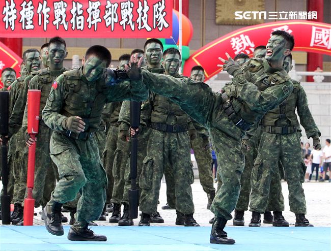 陸軍特戰健兒個個身懷絕技面對敵人殺無赦。（記者邱榮吉/攝影）