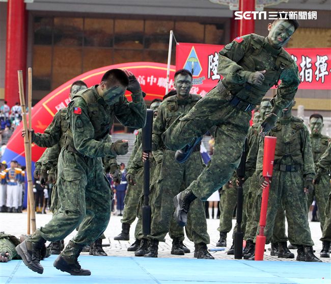 陸軍特戰健兒個個身懷絕技面對敵人殺無赦。（記者邱榮吉/攝影）