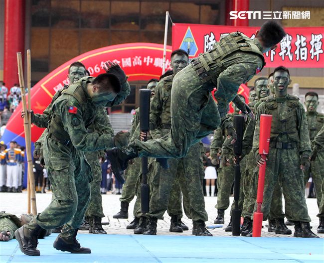 陸軍特戰健兒個個身懷絕技面對敵人殺無赦。（記者邱榮吉/攝影）