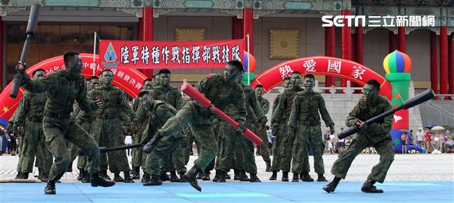 陸軍特戰健兒個個身懷絕技面對敵人殺無赦。（記者邱榮吉/攝影）