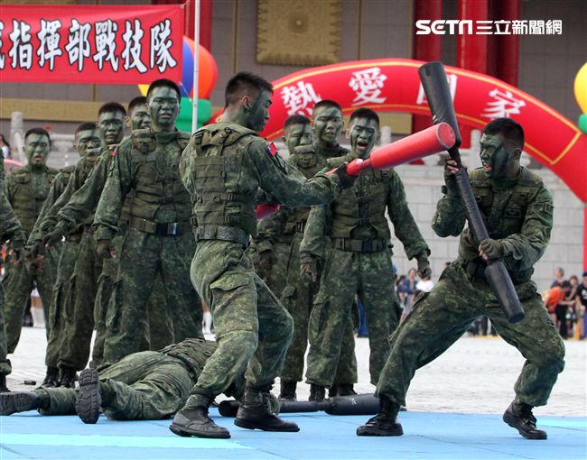 陸軍特戰健兒個個身懷絕技面對敵人殺無赦。（記者邱榮吉/攝影）