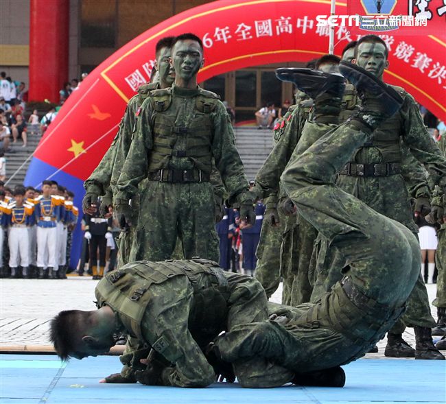 陸軍特戰健兒個個身懷絕技面對敵人殺無赦。（記者邱榮吉/攝影）