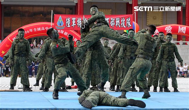 陸軍特戰健兒個個身懷絕技面對敵人殺無赦。（記者邱榮吉/攝影）
