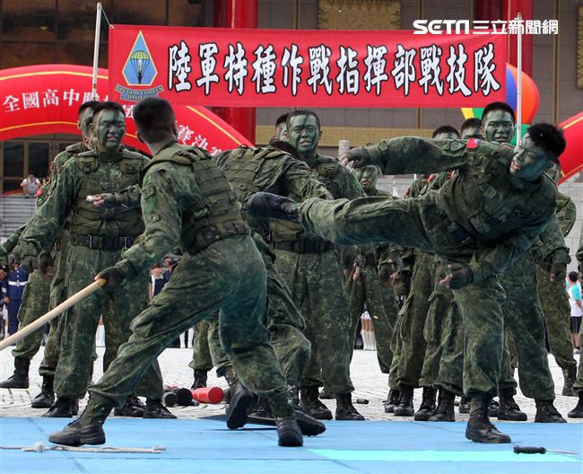 陸軍特戰健兒個個身懷絕技面對敵人殺無赦。（記者邱榮吉/攝影）