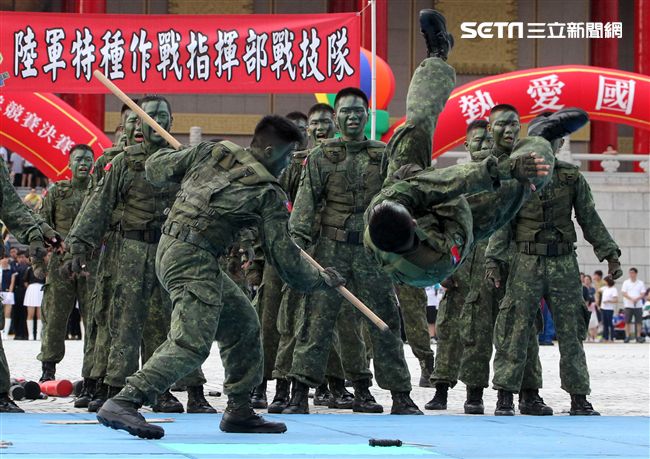 陸軍特戰健兒個個身懷絕技面對敵人殺無赦。（記者邱榮吉/攝影）