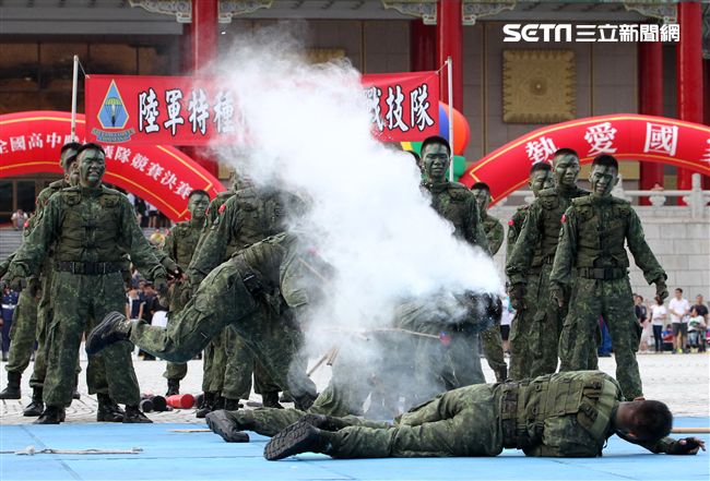 陸軍特戰健兒個個身懷絕技面對敵人殺無赦。（記者邱榮吉/攝影）