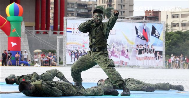 陸軍特戰健兒個個身懷絕技面對敵人殺無赦。（記者邱榮吉/攝影）
