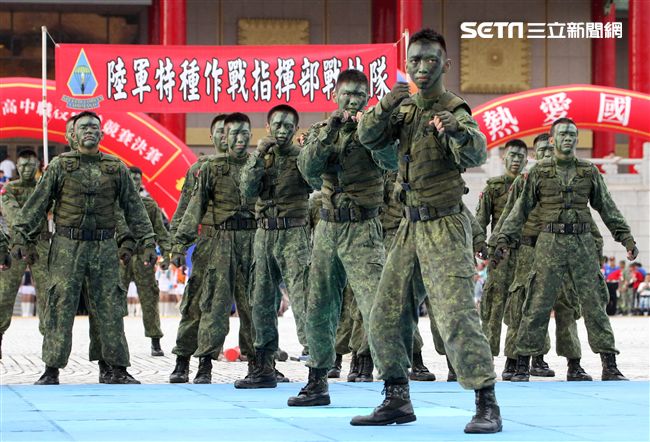 陸軍特戰健兒個個身懷絕技面對敵人殺無赦。（記者邱榮吉/攝影）