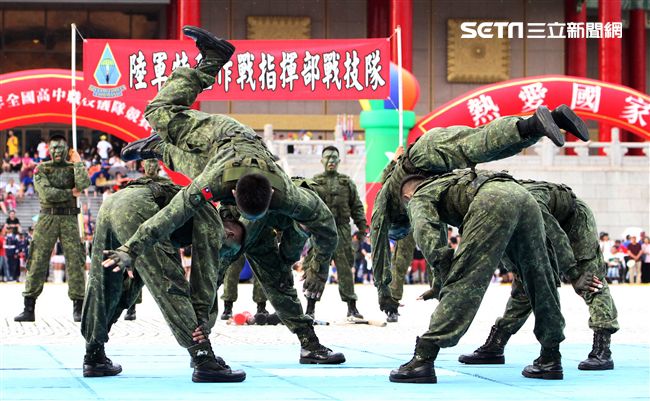 陸軍特戰健兒個個身懷絕技面對敵人殺無赦。（記者邱榮吉/攝影）