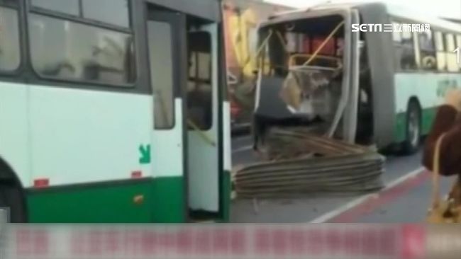 公車開一半「斷兩截」　乘客驚聲尖叫