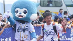 中華職棒紅白明星對抗賽星光大道,洪一中 圖／記者林敬旻攝