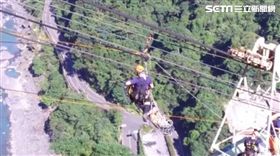 特搜隊員們在450公尺高空進行繩救援訓練
