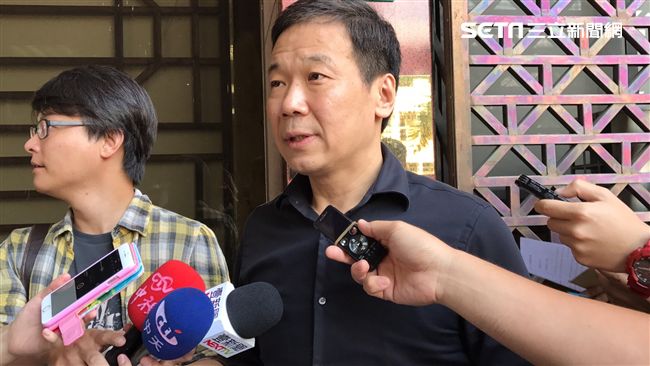 鍾小平質疑縱放財團　控柯文哲涉瀆職