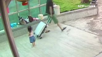 可憐2歲女　遭離婚母、叔叔接連遺棄