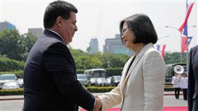 蔡英文以軍禮歡迎巴拉圭總統卡提斯。（總統府提供）
