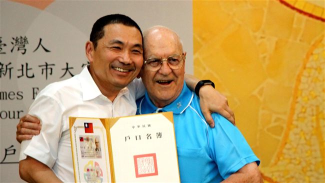 比台灣人還愛台！奧地利神父獲身分證