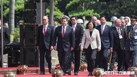 總統蔡英文於總統府以軍禮迎巴拉圭總統卡提斯。 圖／記者林敬旻攝