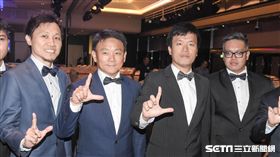 2017年中華職棒選秀LAMIGO桃猿總教練洪一中和劉玠廷領隊。（資料照／記者林敬旻攝）