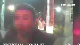 救護車還沒載到人　先被病患一拳爆窗