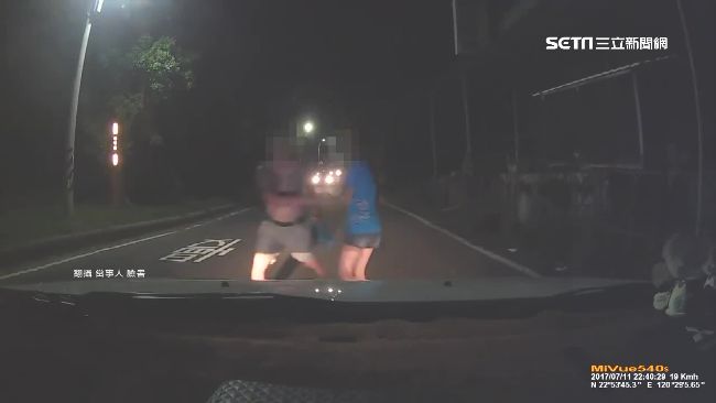 醉男半路攔車　竟反嗆車主要撞我嗎？