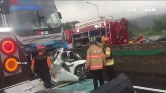 工作15小時！韓遊覽車「睡撞」頻傳