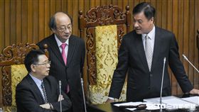 立法院第二次臨時會，全院委員談話會，國民黨立委霸佔發言台杯葛法案審查、柯建銘、蘇嘉全　圖／記者林敬旻攝