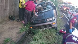 墾丁渡完假回家　8人廂型車翻落卡溝