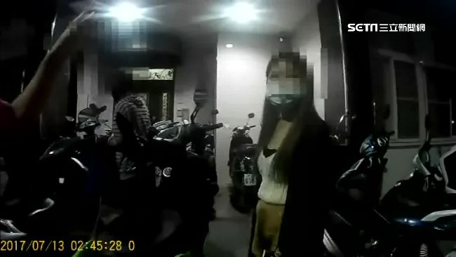 「全罩男」搶劫夜歸女　持刀威脅奪包