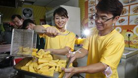 被郭董罵紅博士雞排頻展店　宋耿郎再婚娶年輕12嬌妻（圖／鏡週刊）