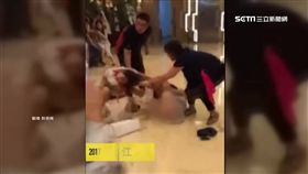 ▲兩位女子在互毆。（圖／翻攝自梨視頻）
