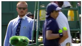 真是「不小心」！網球選手馬里安諾撞球僮出氣　被罰款9000英鎊（圖／每日郵報）