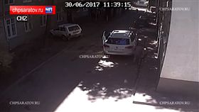 俄羅斯,車禍,假車禍,碰瓷,詐騙,詐財,騙人,輾過,悲劇,弄假成真-▲圖／翻攝自YouTube