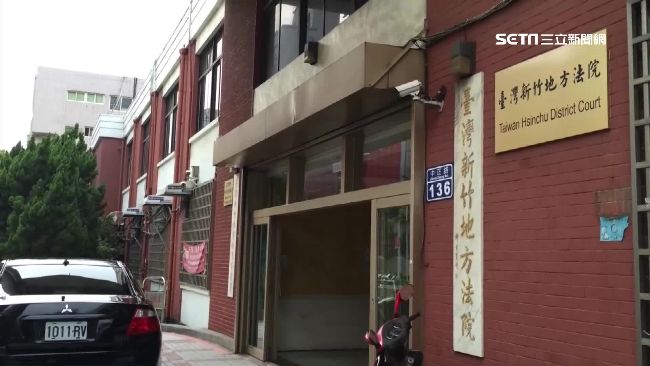 男駕怪手推倒大樹　友人慘遭重壓砸死