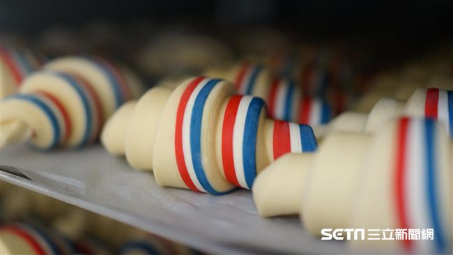 歡慶法國國慶　限定可頌穿上法國國旗