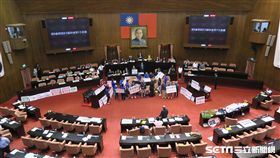 立法院臨時會，行政院長林全因藍委杯葛無法上台。（記者盧素梅攝）