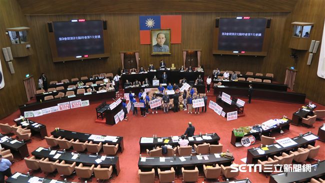 前瞻全數舉債　立院報告：恐債留後代