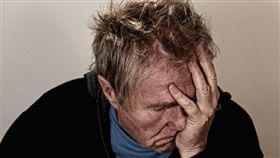 絕望,孤單,孤獨,職業倦怠,筋疲力盡,疲累,抑鬱症,頭痛
（圖／Pixabay）