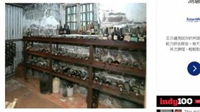 １６：９
市價14萬！博物館翻新工程　牆後挖到200年珍貴美酒
圖／翻攝自independent
http://www.independent.co.uk/life-style/madeira-wine-two-hundred-year-old-found-fortified-cellar-new-jersey-liberty-hall-union-a7835881.html