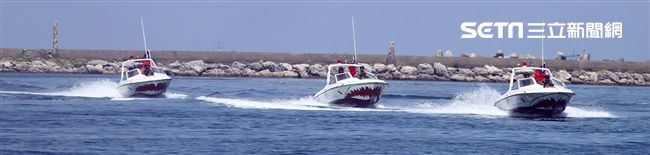兩棲偵搜大隊海上戰技。（記者邱榮吉/左營拍攝）