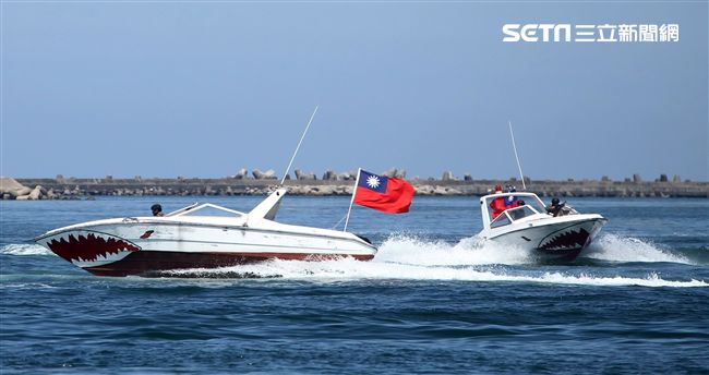 兩棲偵搜大隊海上戰技。（記者邱榮吉/左營拍攝）