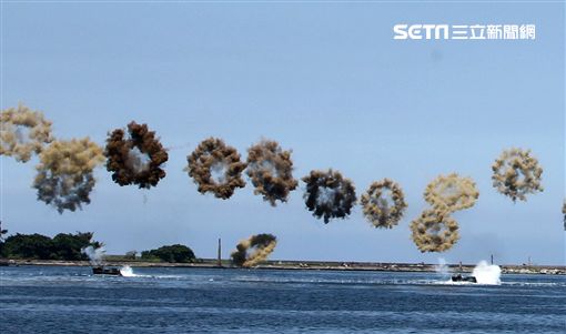 106年國防知性之旅海軍左營營區開放。（記者邱榮吉/左營拍攝）