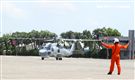 S70C反潛直升機離場。（記者邱榮吉/左營拍攝）
。（記者邱榮吉/左營拍攝）
