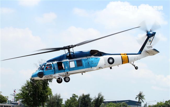 海鷗救護直升機離場。（記者邱榮吉/左營拍攝）